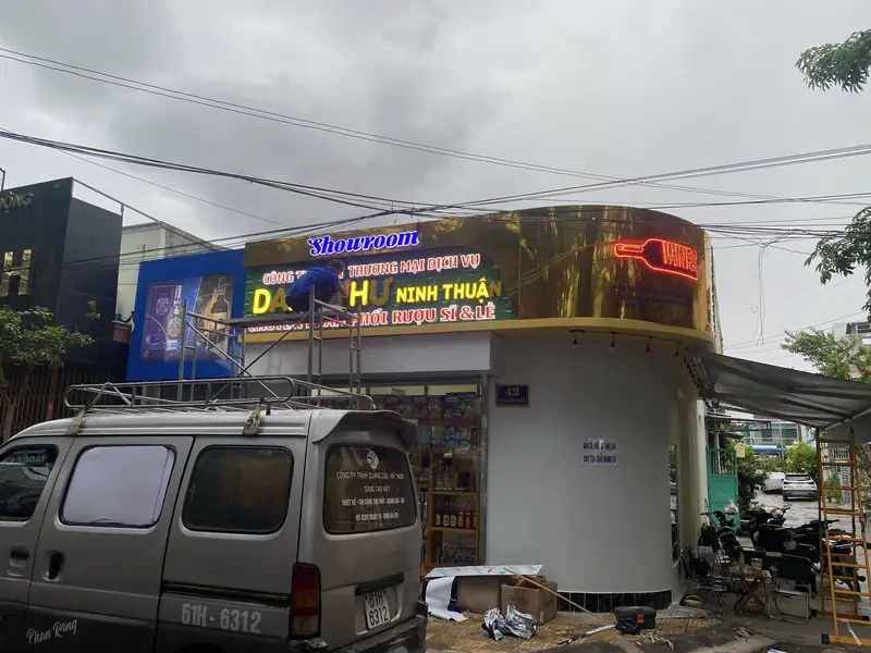 Mặt dựng showroom Danh Thư