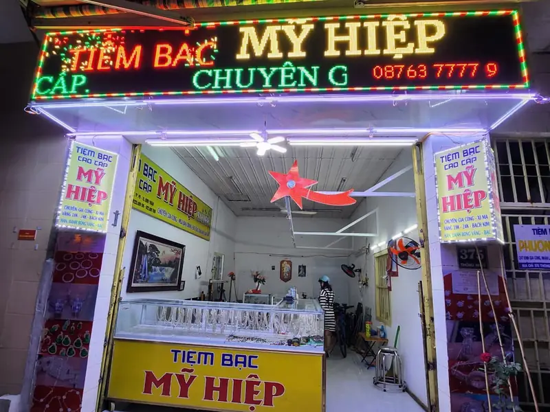 Tiệm bạc Mỹ Hiệp — LED ma trận